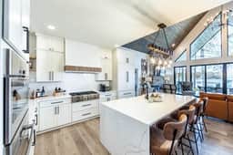 Lakeview Escapes - Image 5