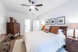 Lakeside Retreat - Image 3