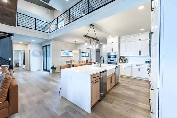 Lakeview Escapes - Image 1