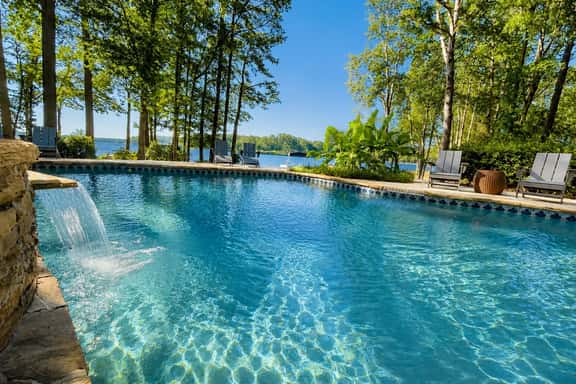 Knot Your Average Lake House - Image 1