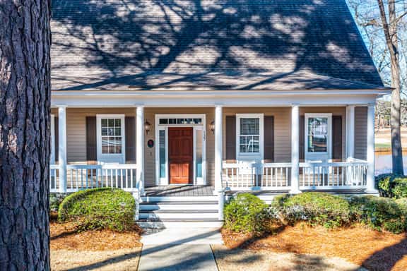 Lakeside Charm on Seven Oaks - Image 1