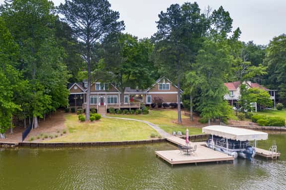 Lovely Lake Escape - Image 1
