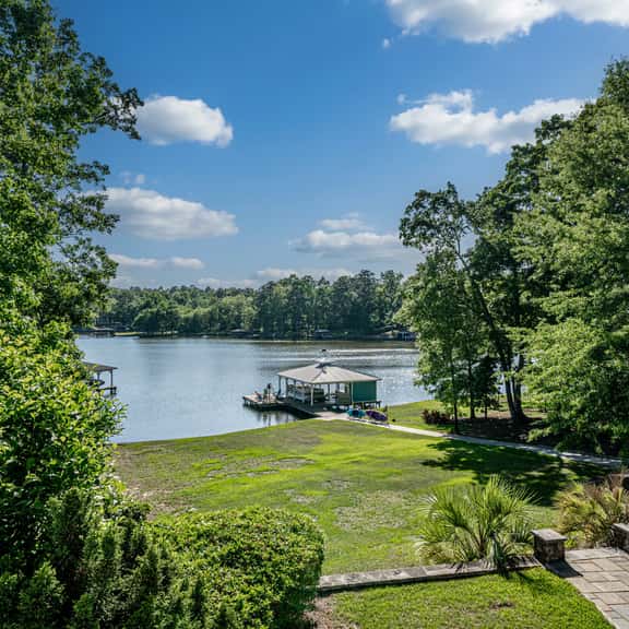 Paradise on the Lake - Image 1