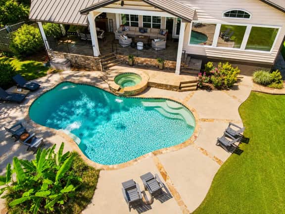 Knot Your Average Lake House - Image 4