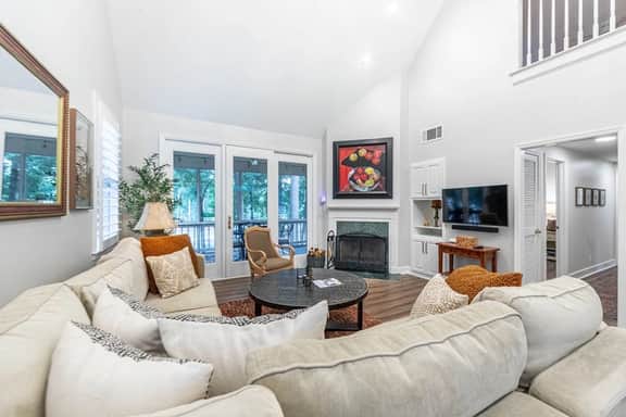 Lakeside Retreat - Image 4